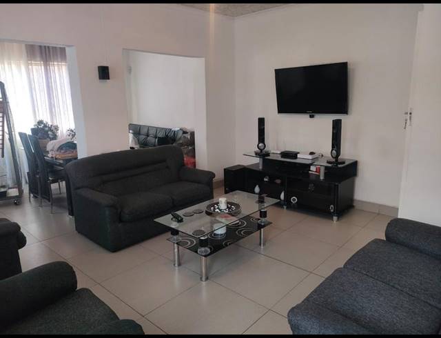 3 BEDROOM HOUSE FOR SALE IN MONTFORD